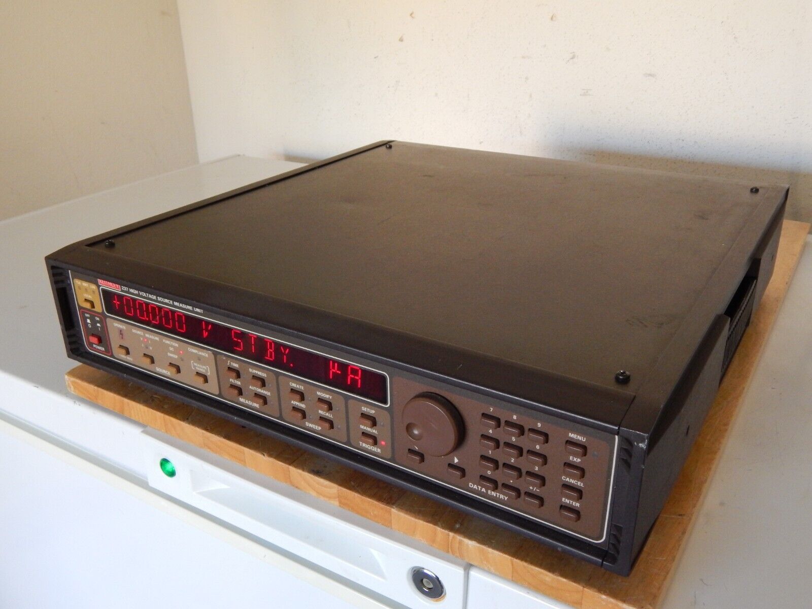 Keithley 237 High Voltage source measure unit, GPIB, Tested, 8 In Stock Keithley 237 High Voltage source measure unit, GPIB, Tested, 8 In Stock